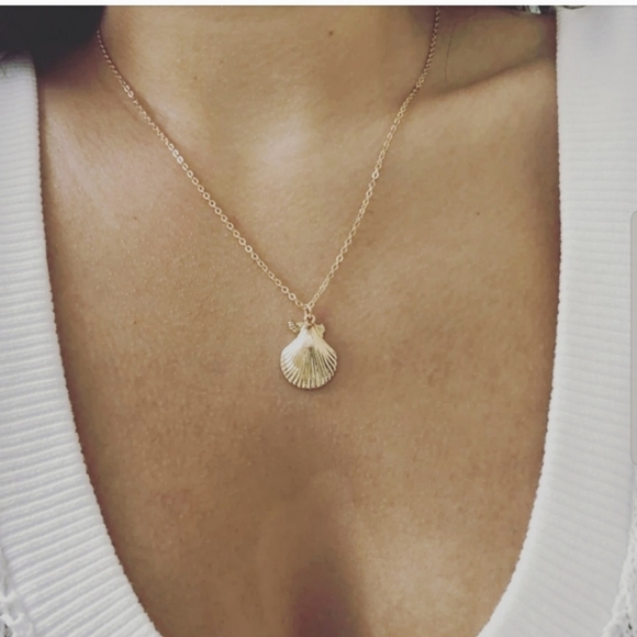 Brand New Minimalist Shell Necklace Gold 14k - Picture 3 of 6